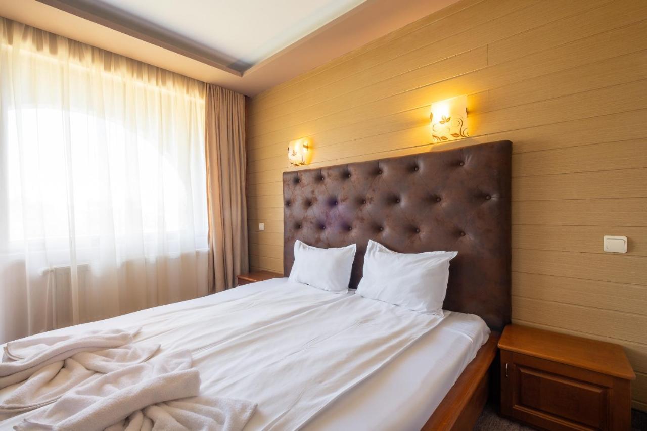 Complex Katalina Hotel Tsigov Chark Exterior photo