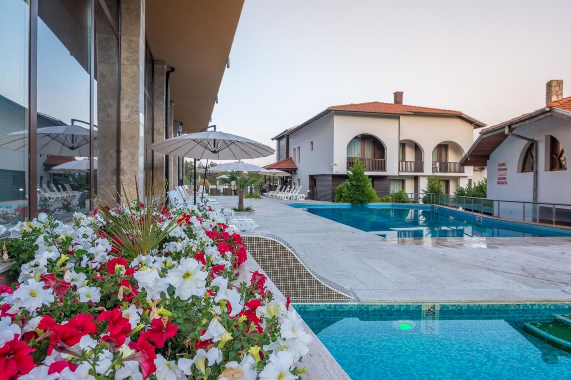 Complex Katalina Hotel Tsigov Chark Exterior photo