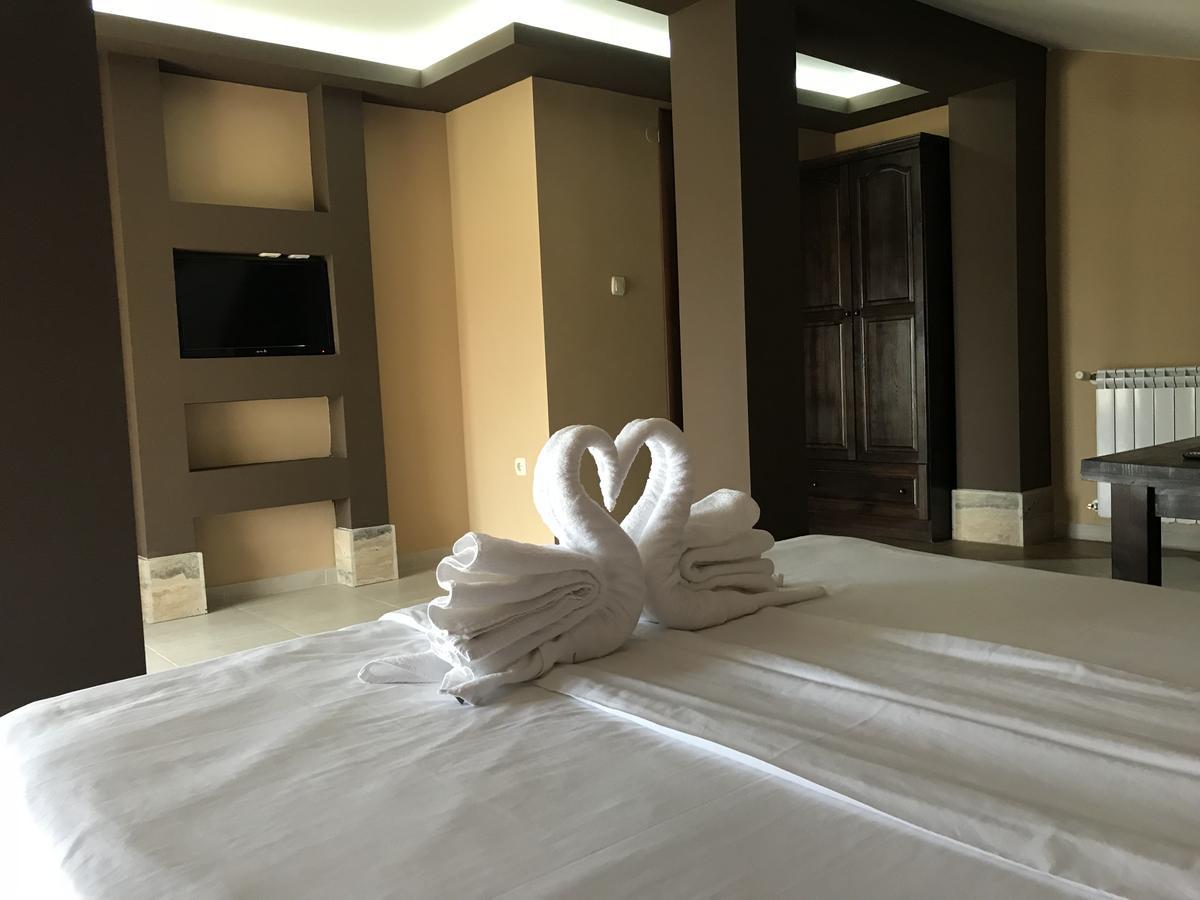 Complex Katalina Hotel Tsigov Chark Exterior photo