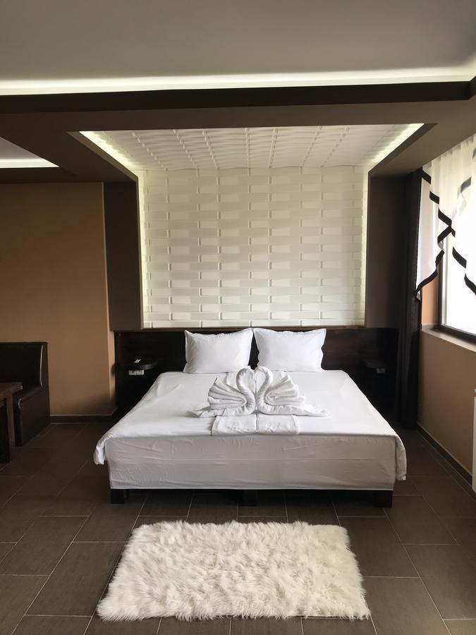 Complex Katalina Hotel Tsigov Chark Exterior photo
