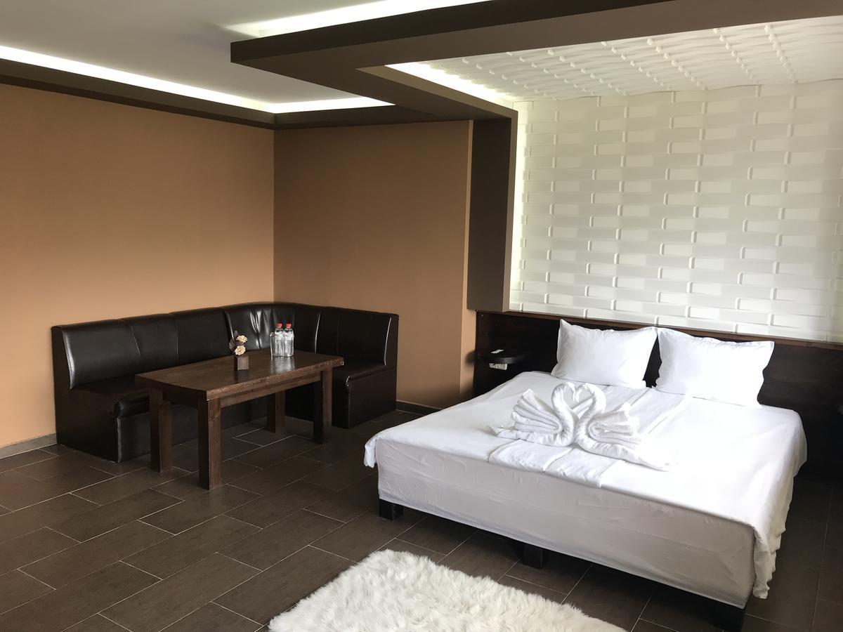 Complex Katalina Hotel Tsigov Chark Exterior photo