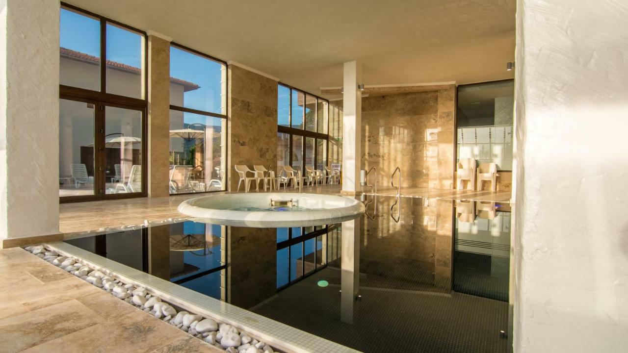 Complex Katalina Hotel Tsigov Chark Exterior photo